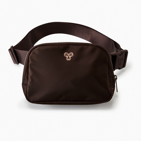 Aritzia Handbags - Aritzia TnAction Rich Mocha Brown On-the-way Exposed Bag